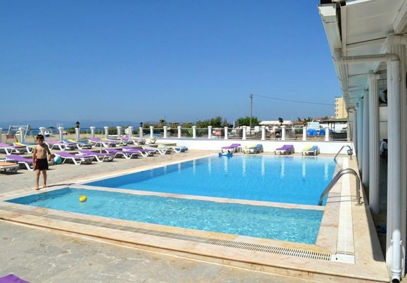 Yasmin Hotel Ayvalik Exterior photo