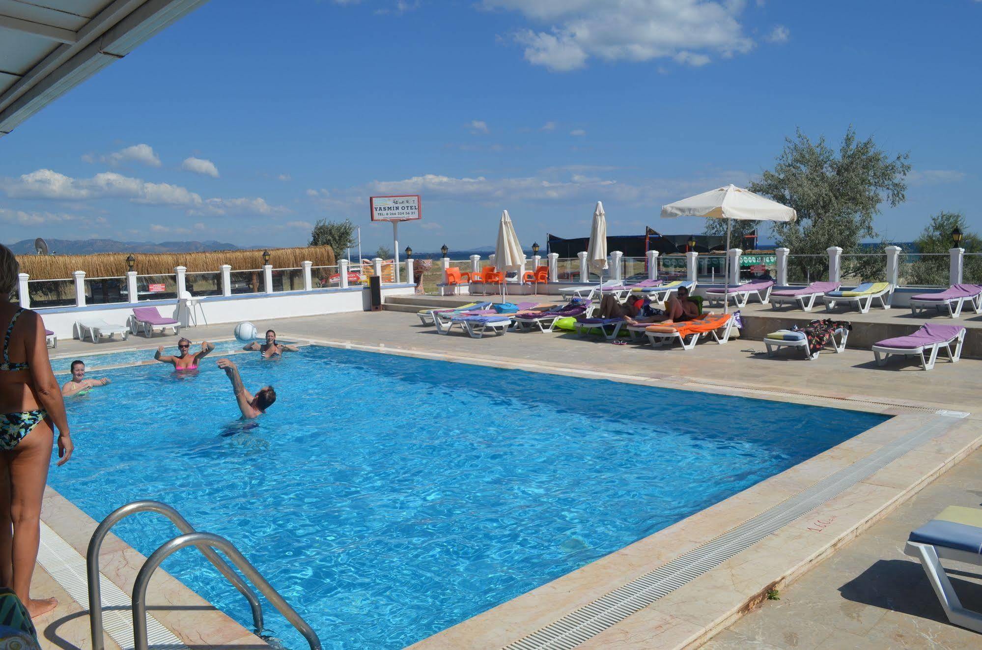 Yasmin Hotel Ayvalik Exterior photo