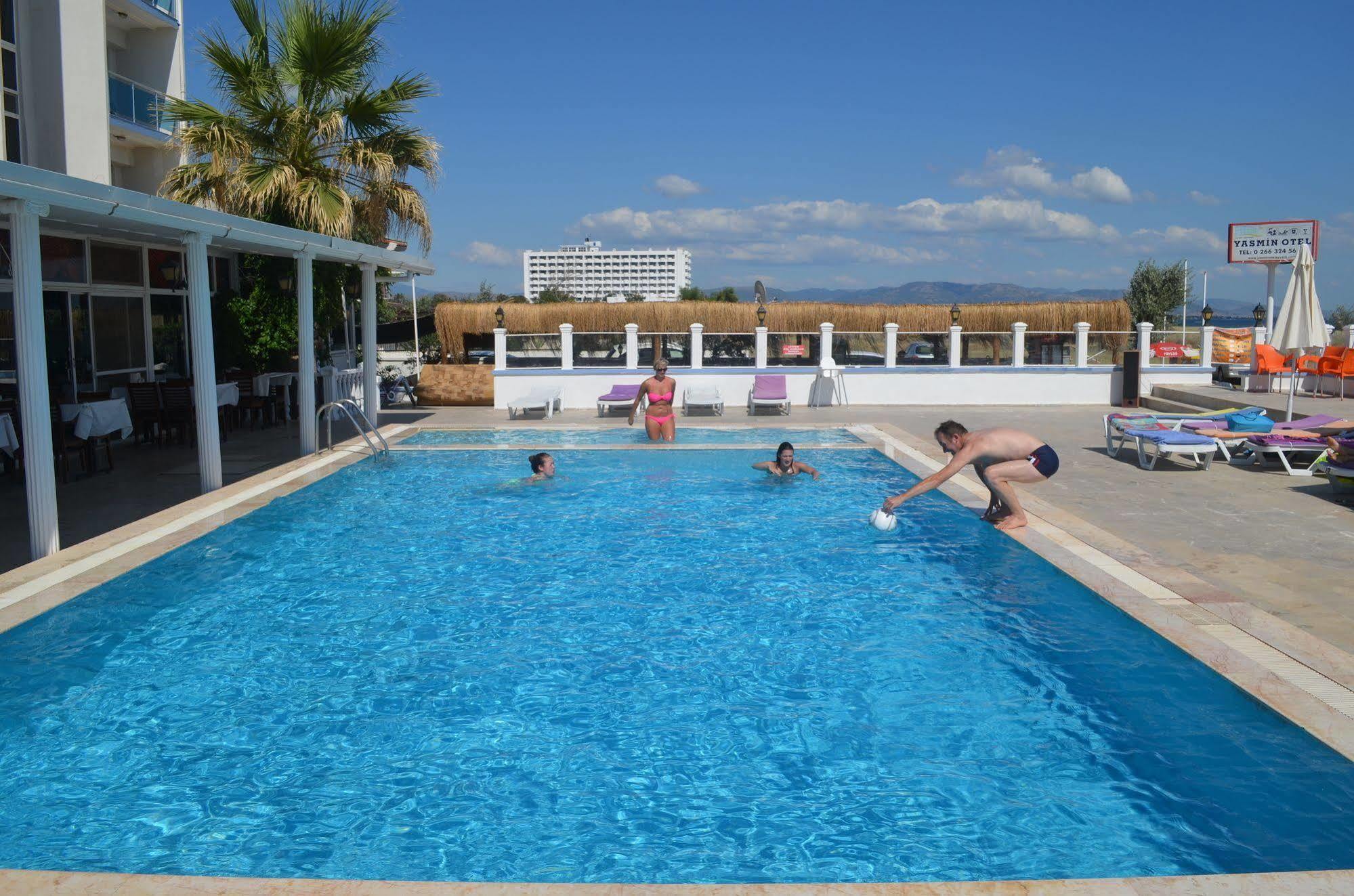 Yasmin Hotel Ayvalik Exterior photo