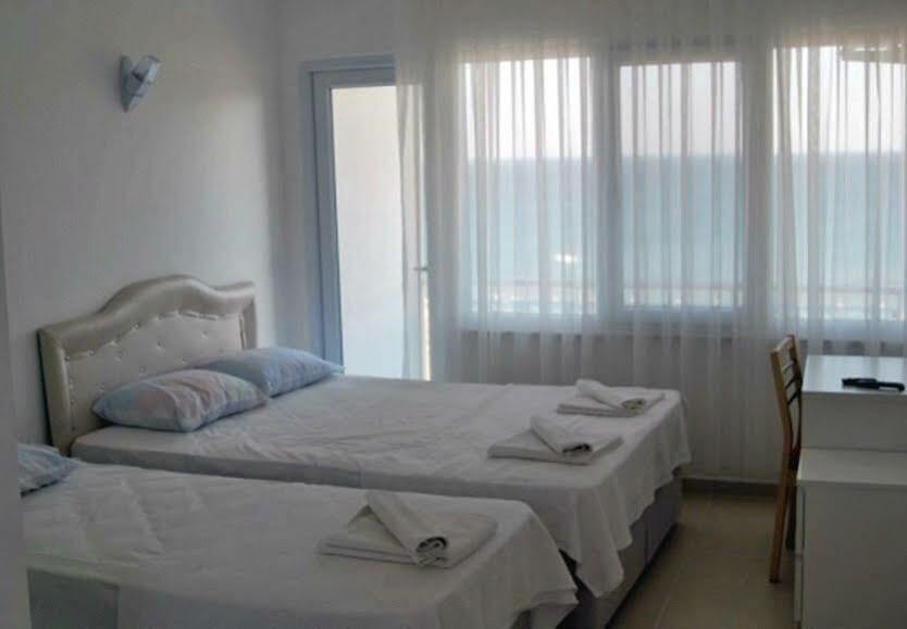 Yasmin Hotel Ayvalik Exterior photo